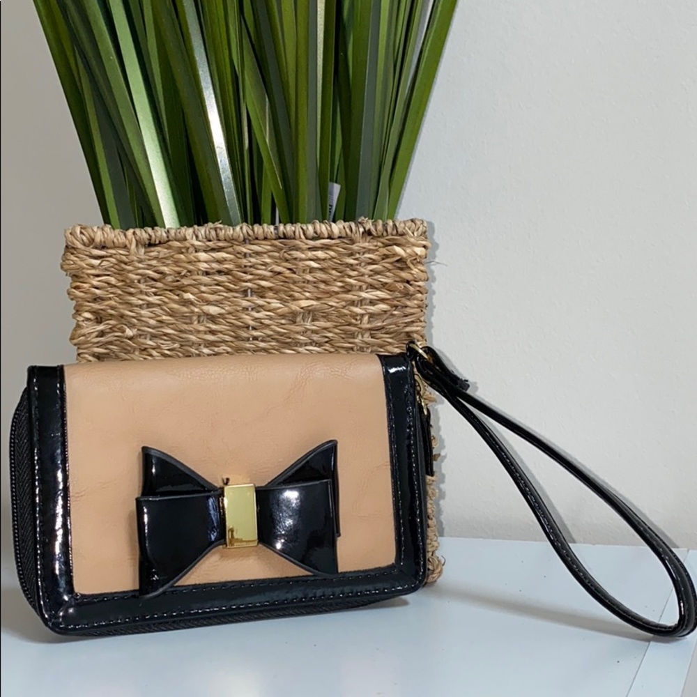 Small wristlet 👛